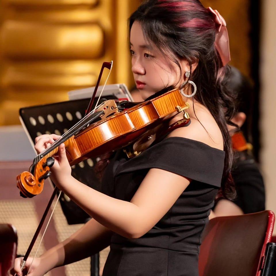 Ruby Ngọc Minh performing viola