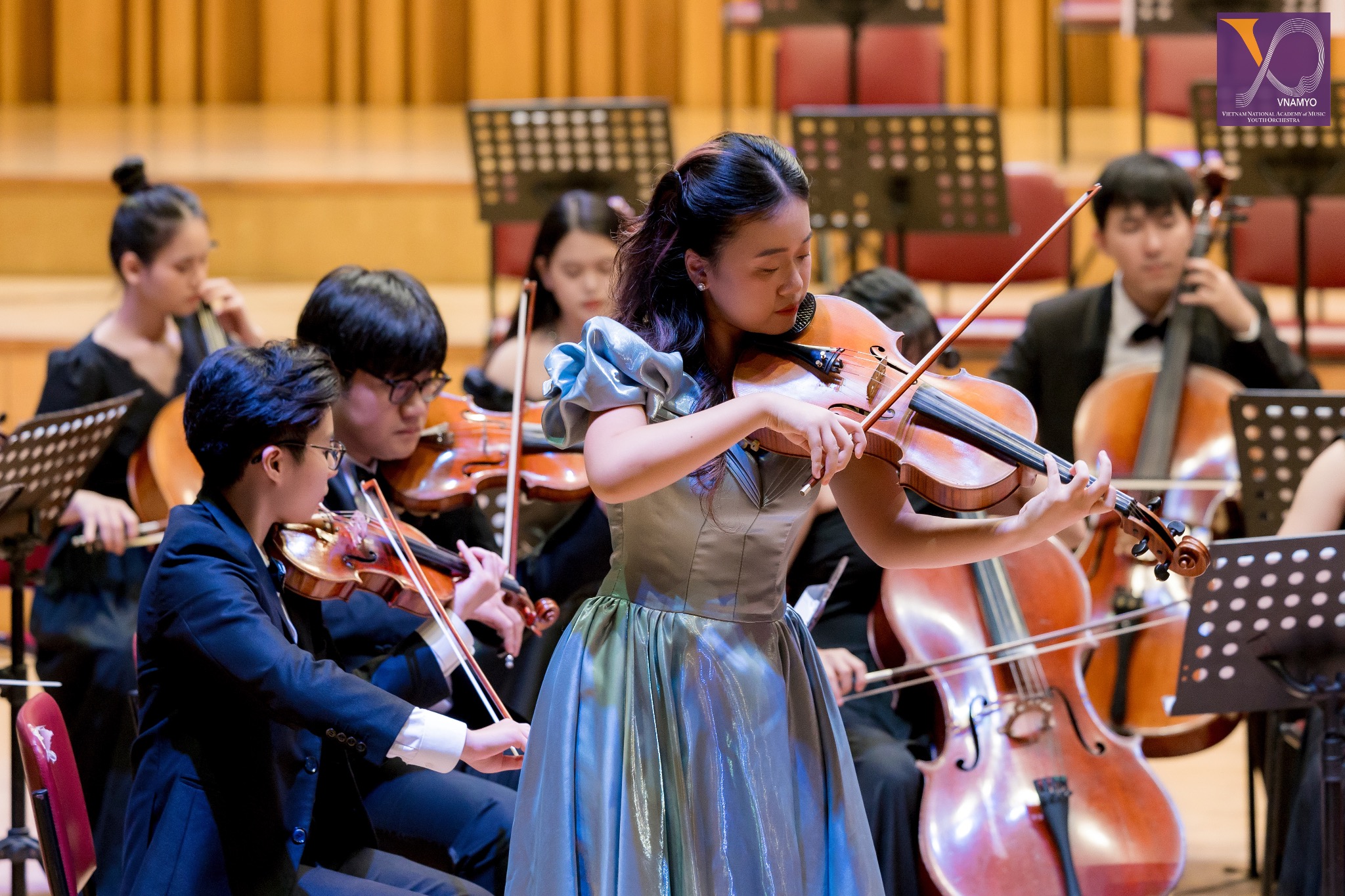 Ruby Ngọc Minh performing viola as soloist with orchestra