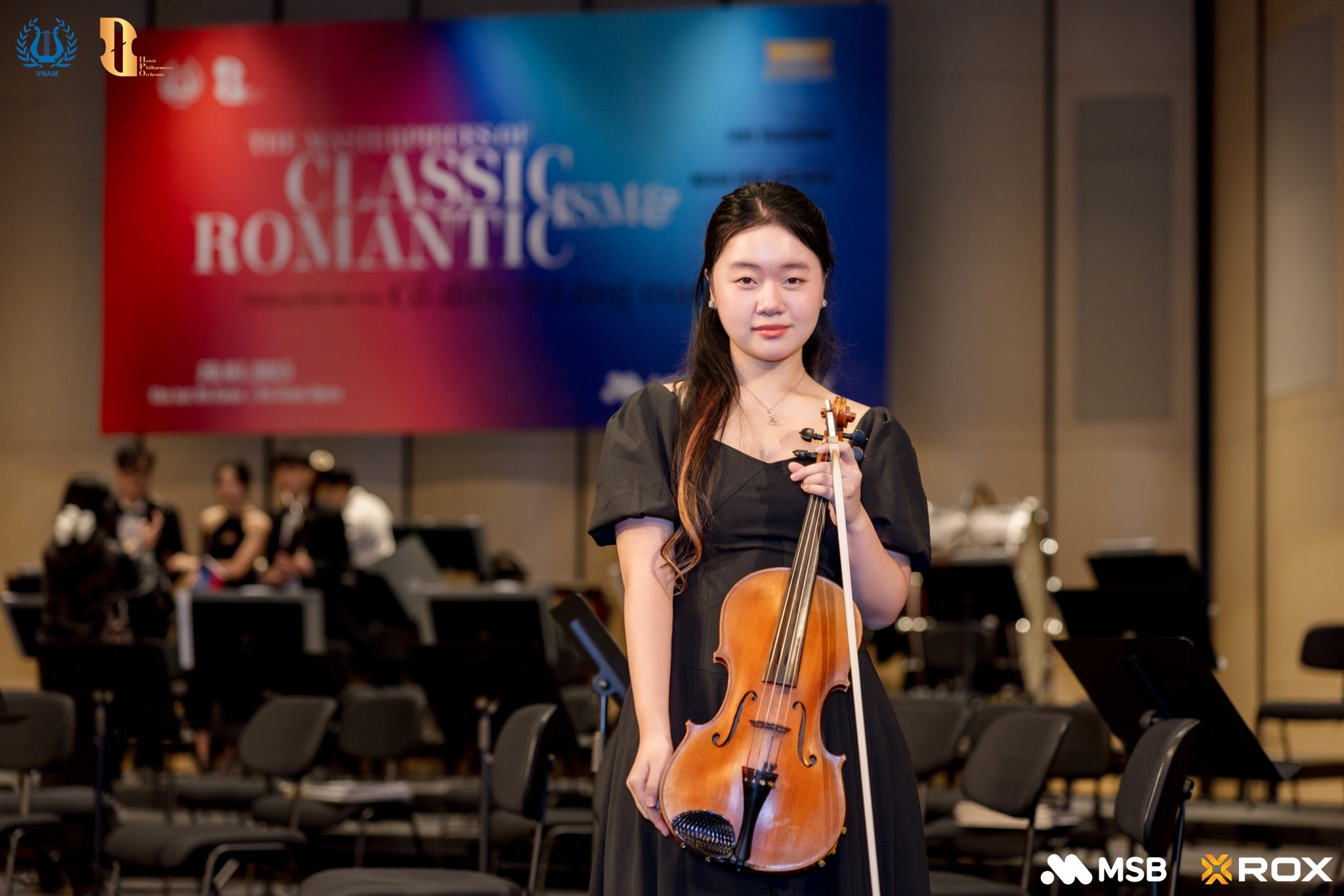 Ruby Ngọc Minh with viola before an orchestra concert